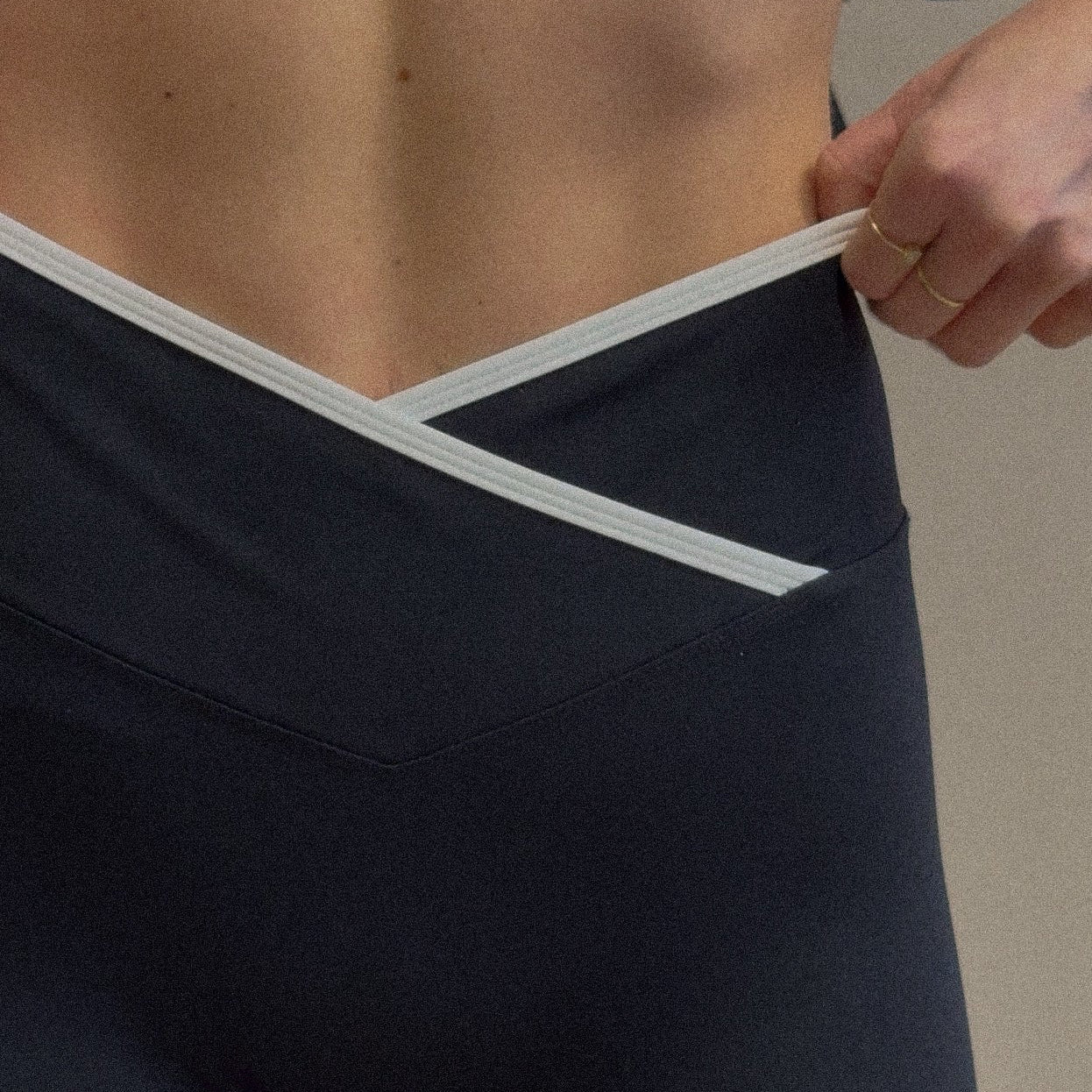 The Essential Crossover Legging